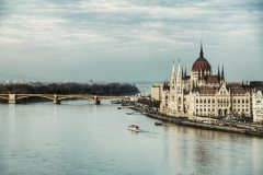 Budapest-viaggi-Ungheria-citta-giorno-palazzo del parlamento
